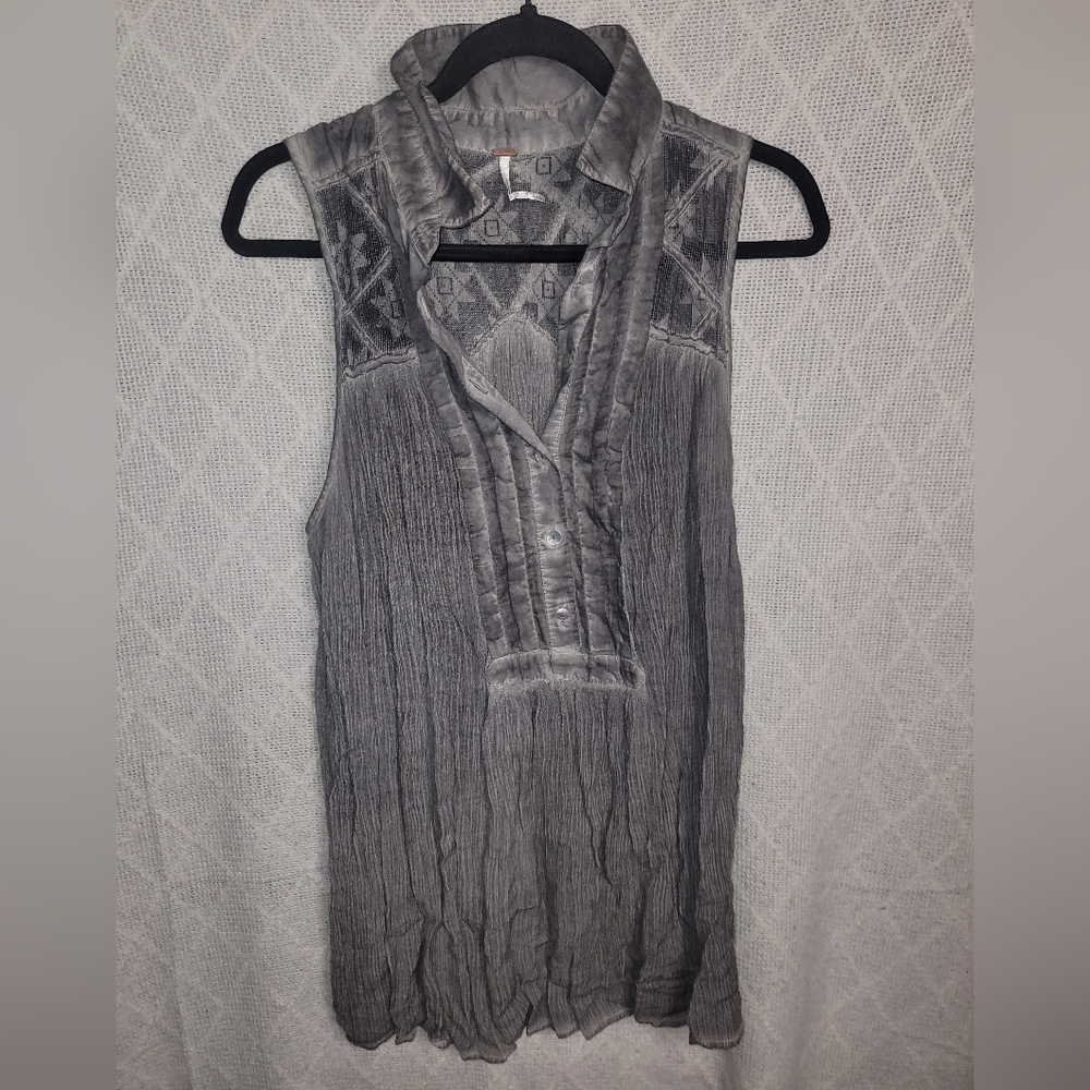 Free People Crinkle Sleeveless Button-Front Blouse – Size M